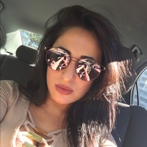 Meet your Posher, Sara